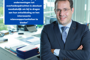 Eerste minister Alexander De Croo, vice-eersteminister en minister van Ambtenarenzaken Petra De Sutter en minister van Zelfstandigen en David Clarinval voeren gezamenlijk actieplan uit met oog op verbetering toegang kmo's tot overheidsopdrachten